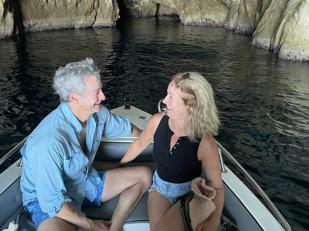 Pits Watersports-米洛斯岛必去景点