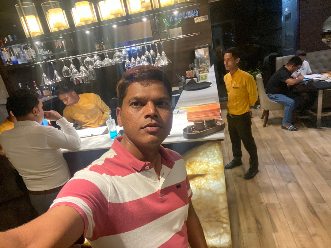 Hotel Saffron Crest主图