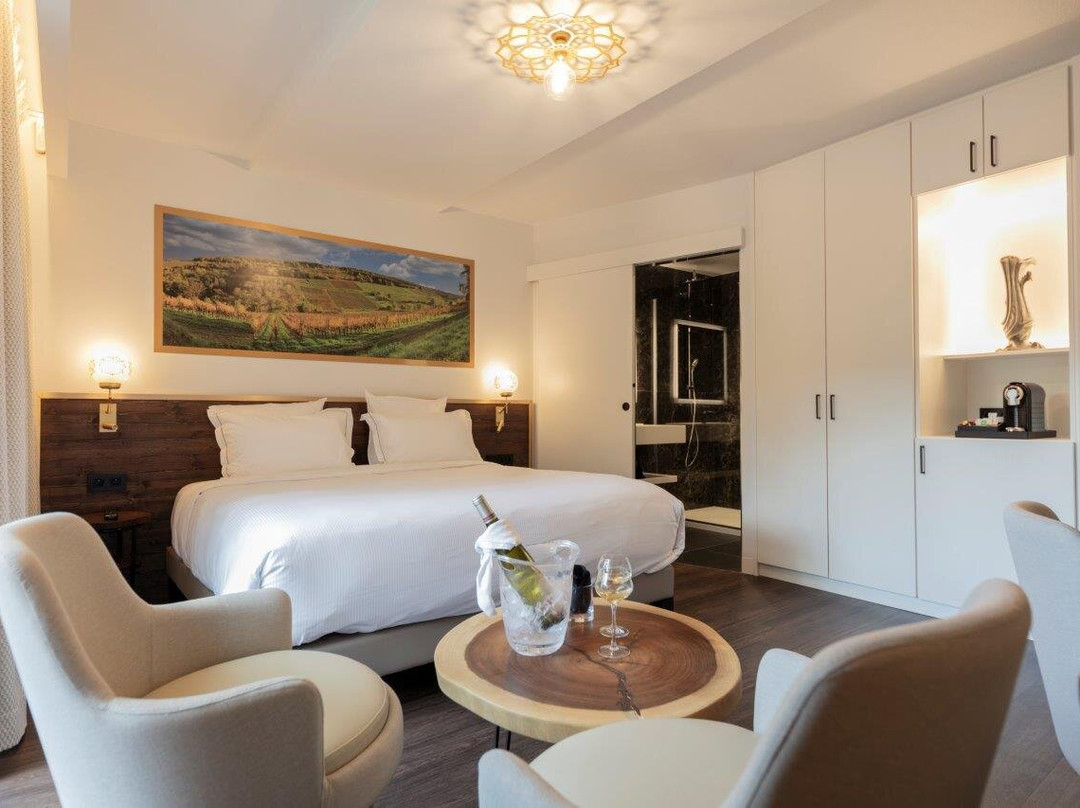Hôtel Restaurant La Vallée Noble主图