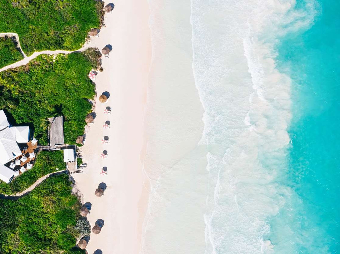 粉红沙滩度假酒店主图