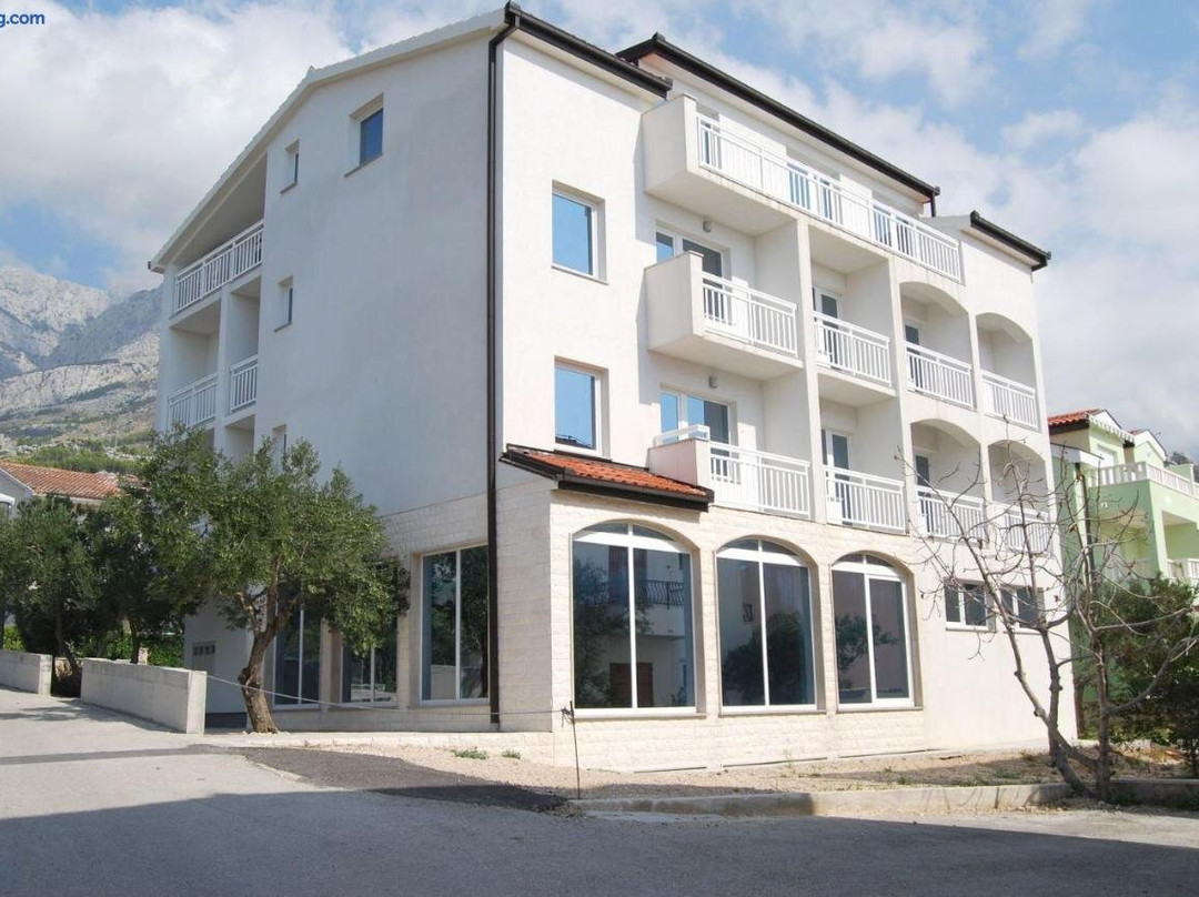 Apart-Pansion Promajna