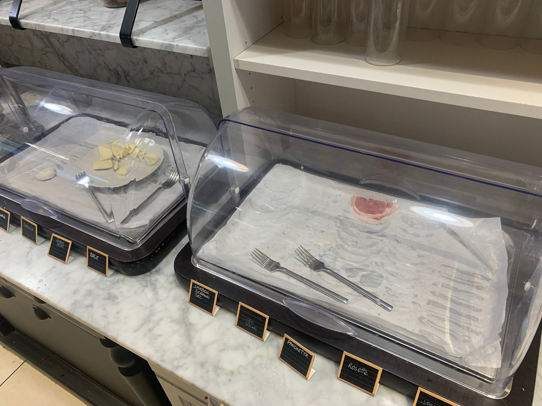 杜瓦讷内经典高级酒店主图