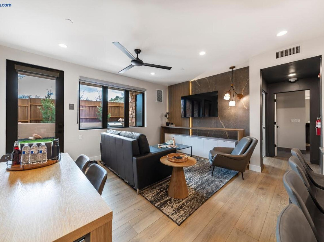 Suites At Lafave Gallery