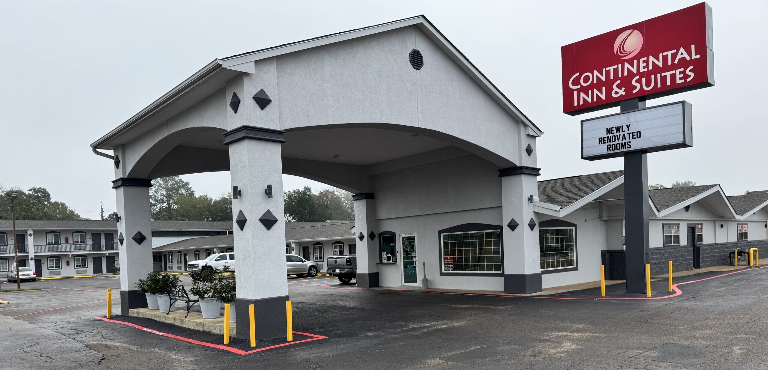 Continental Inn & Suites Nacogdoches-浴室