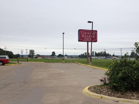 威拉德乡村壁炉套房酒店