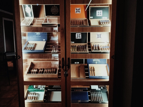 612 Cigar Lounge-阿雷西沃必去景点