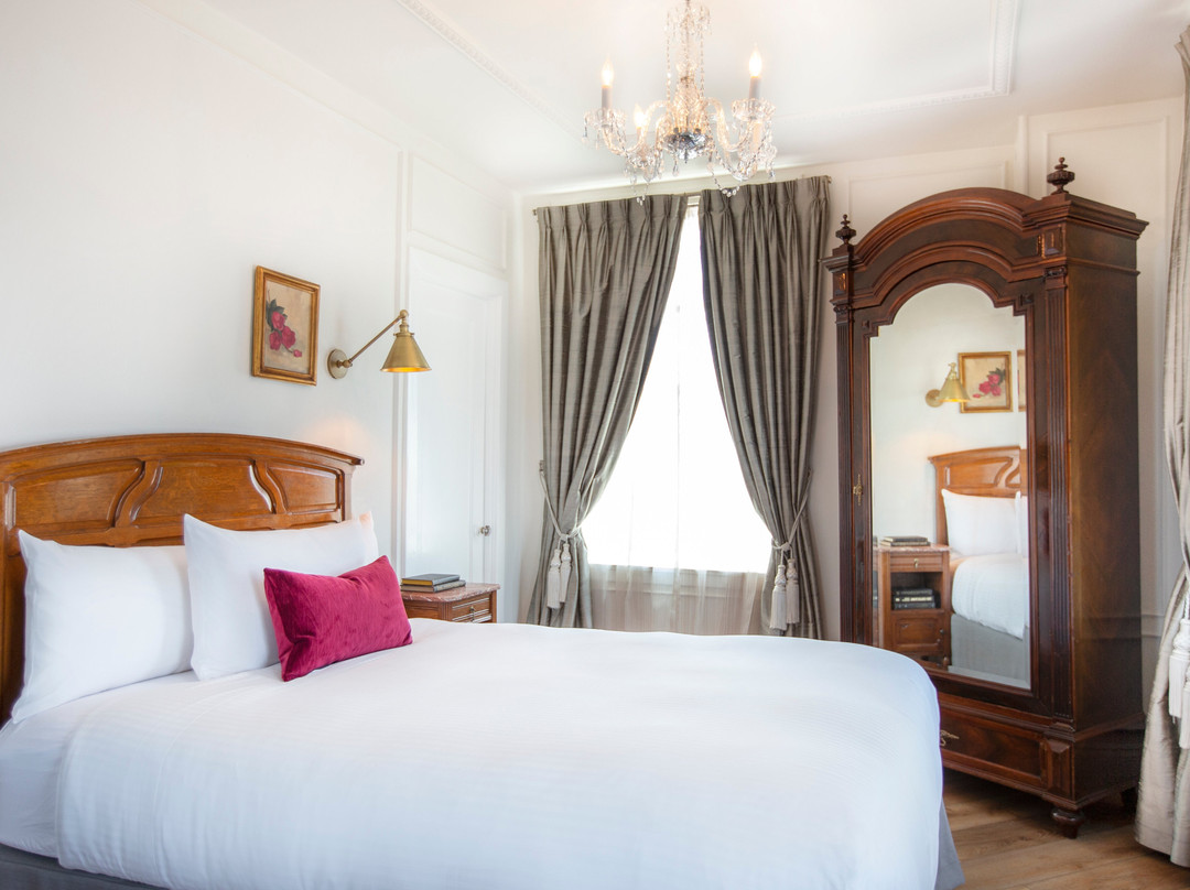 卡尔佛酒店主图