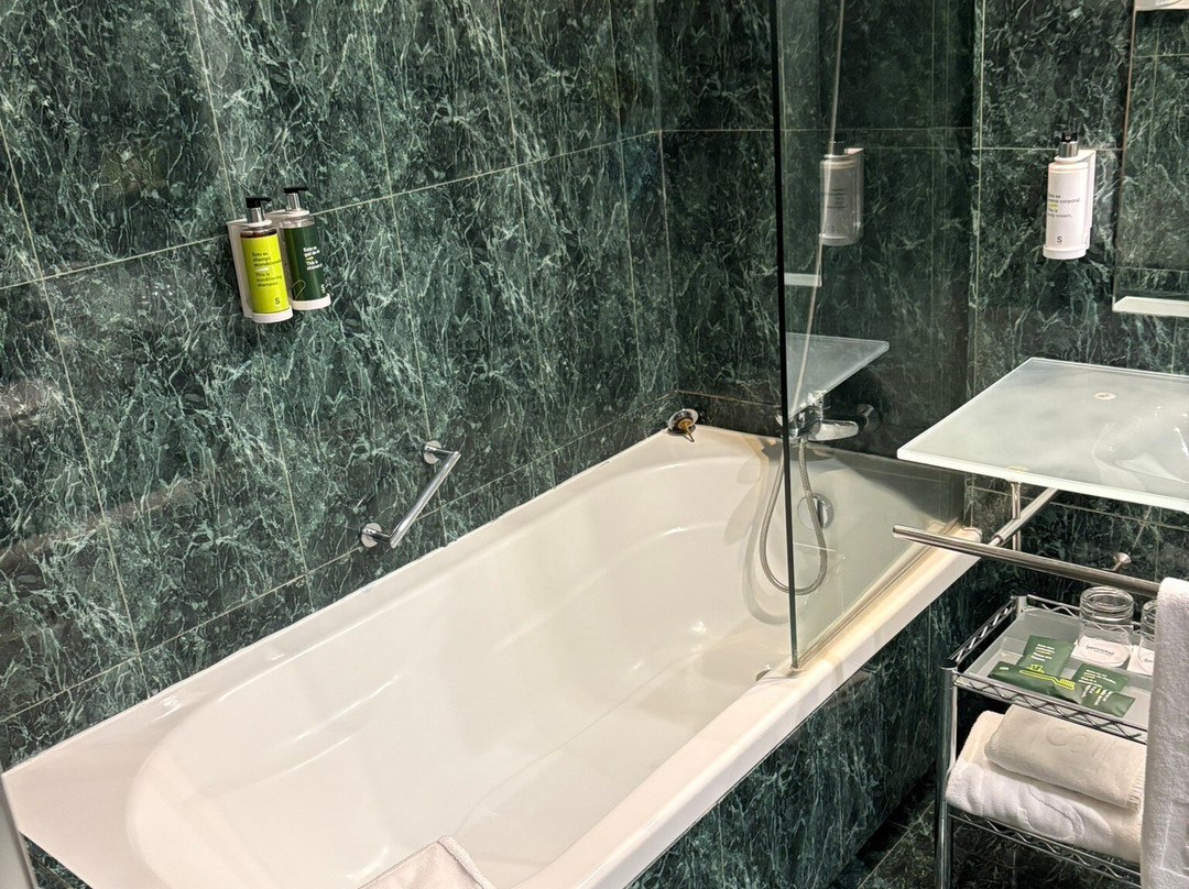 阿尔甘达万豪AC酒店主图