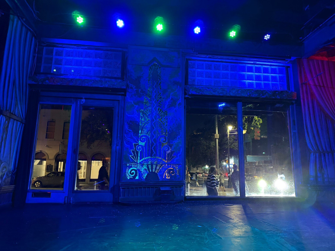 Esther's Follies-奥斯丁必去景点