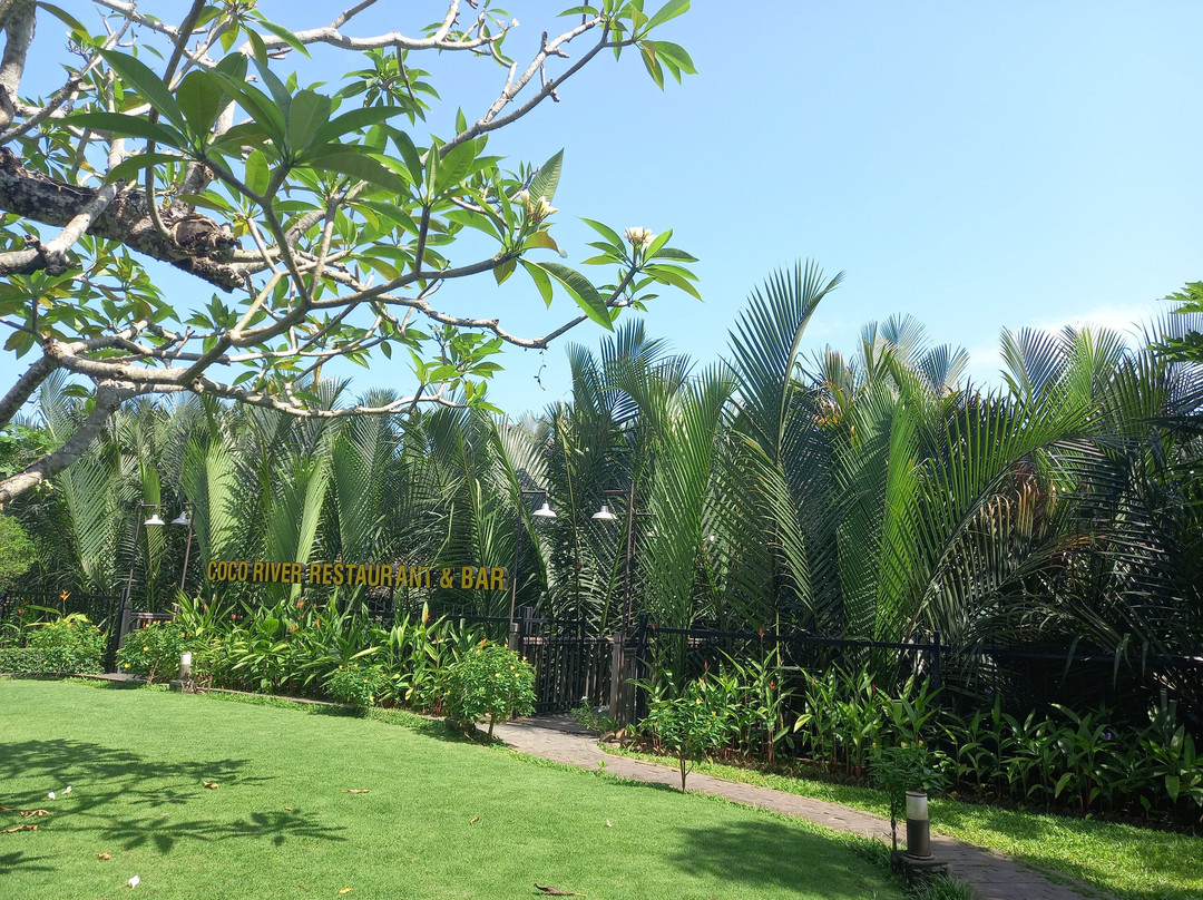 Coco River Restaurant & Bar