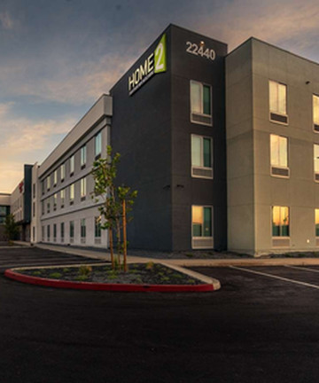 希尔顿至家套房里弗赛德马奇空军基地酒店图片