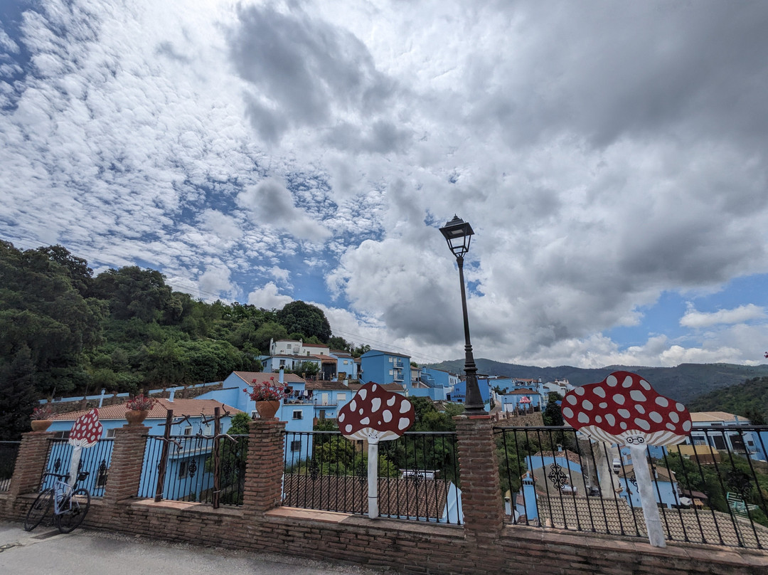 Juzcar, Malaga. El pueblo de los pitufos.-胡斯卡尔镇必去景点