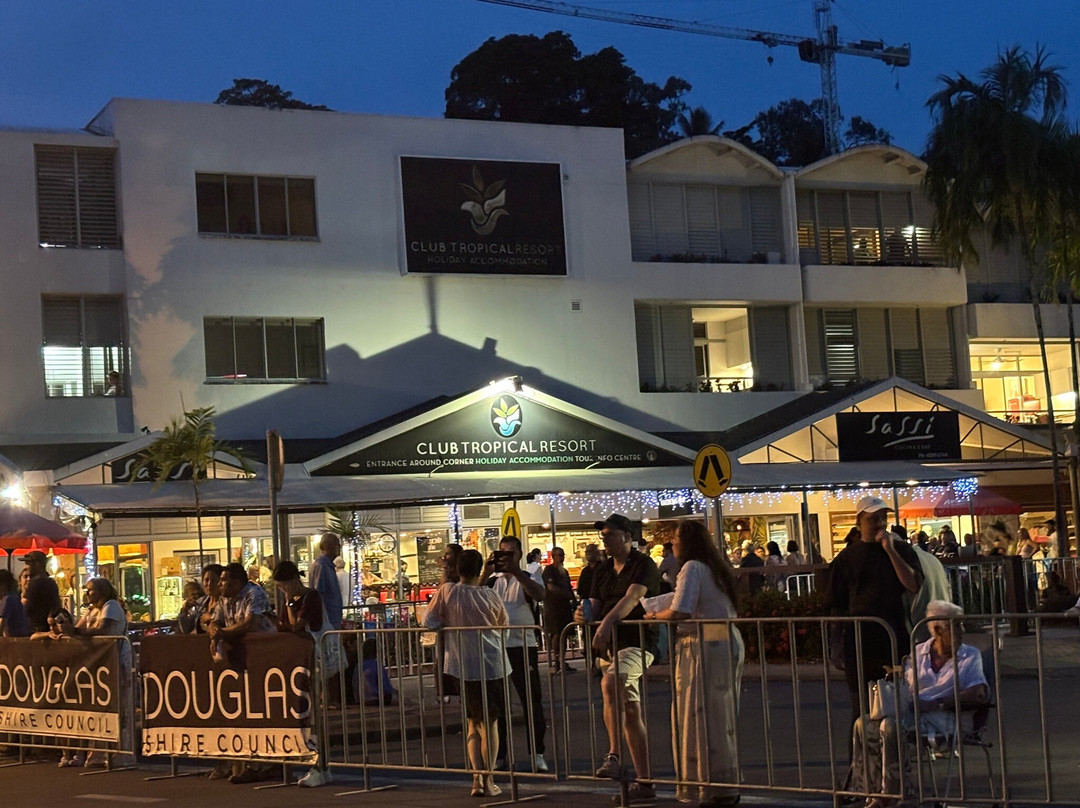 热带雨林俱乐部温泉酒店主图
