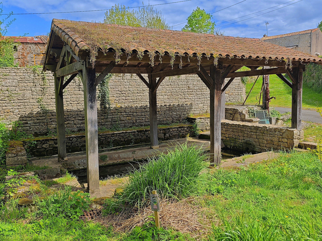 La Fontaine Et Le Lavoir De Cerzeau-Azay-le-Brule必去景点