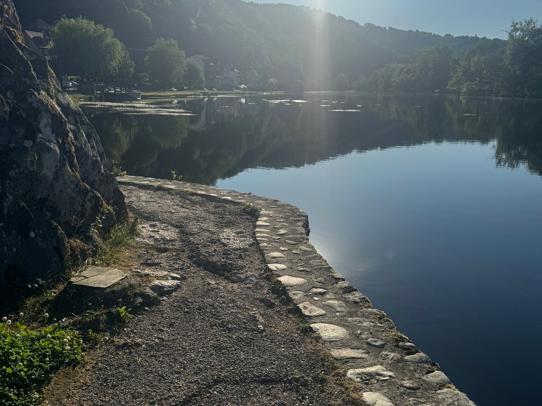 碧波荡漾酒店主图
