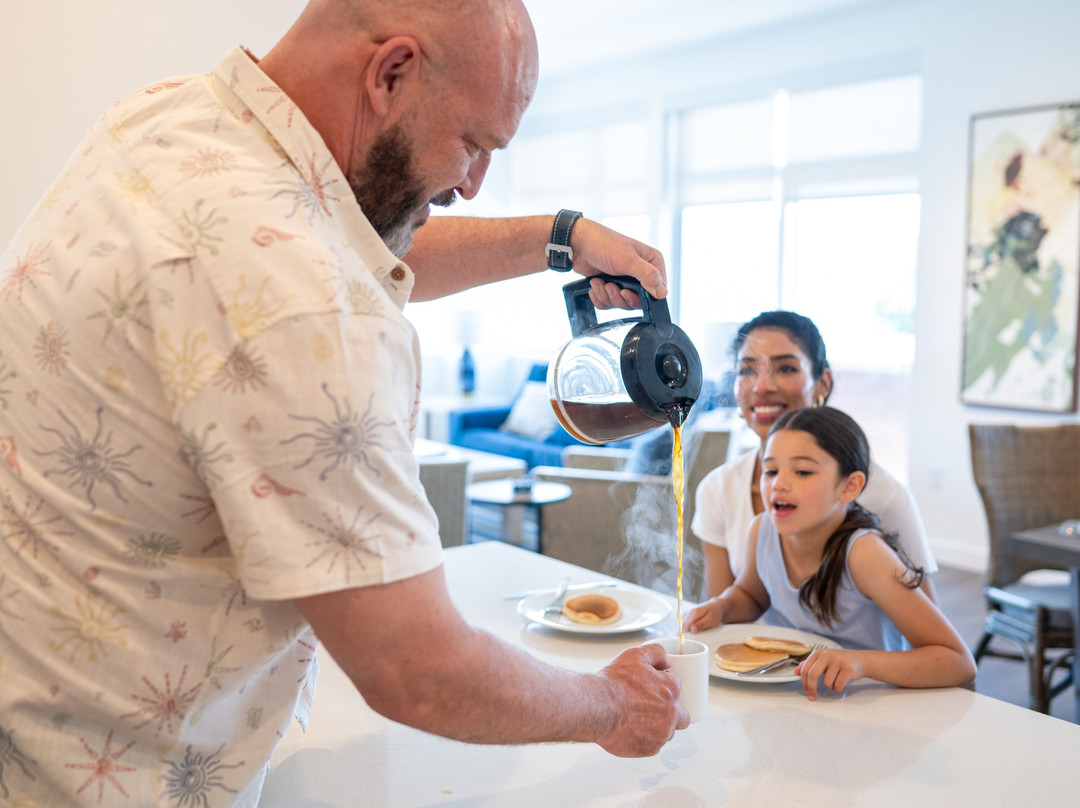 One Lakeside Hotel主图