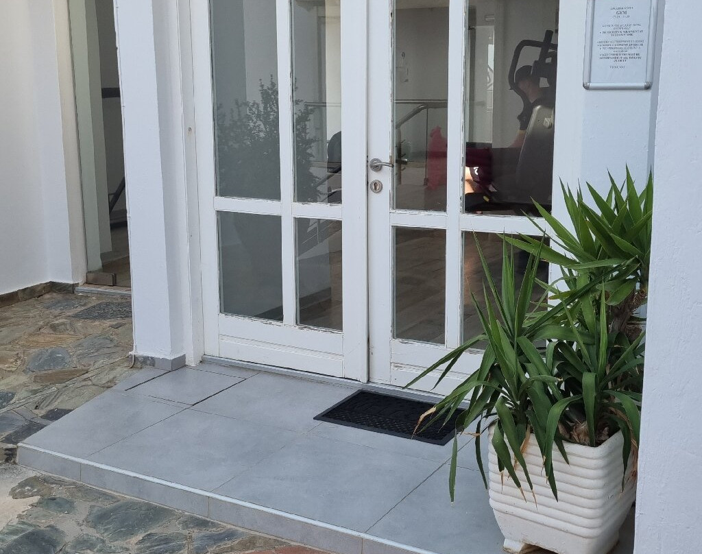 Apladas Apartments主图