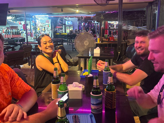 Lilly's Aussie Bar-芭东海滩必去景点