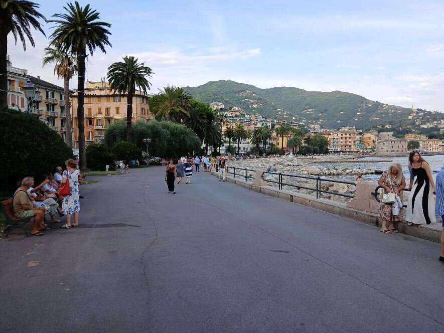 Lungomare Vittorio Veneto-拉帕洛必去景点