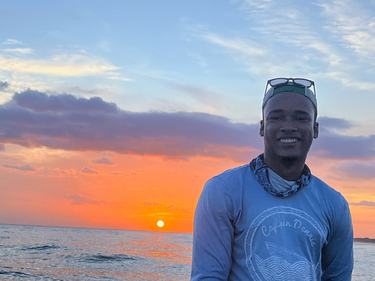 Captain Dennis Boat Tours-瑰宝滩必去景点