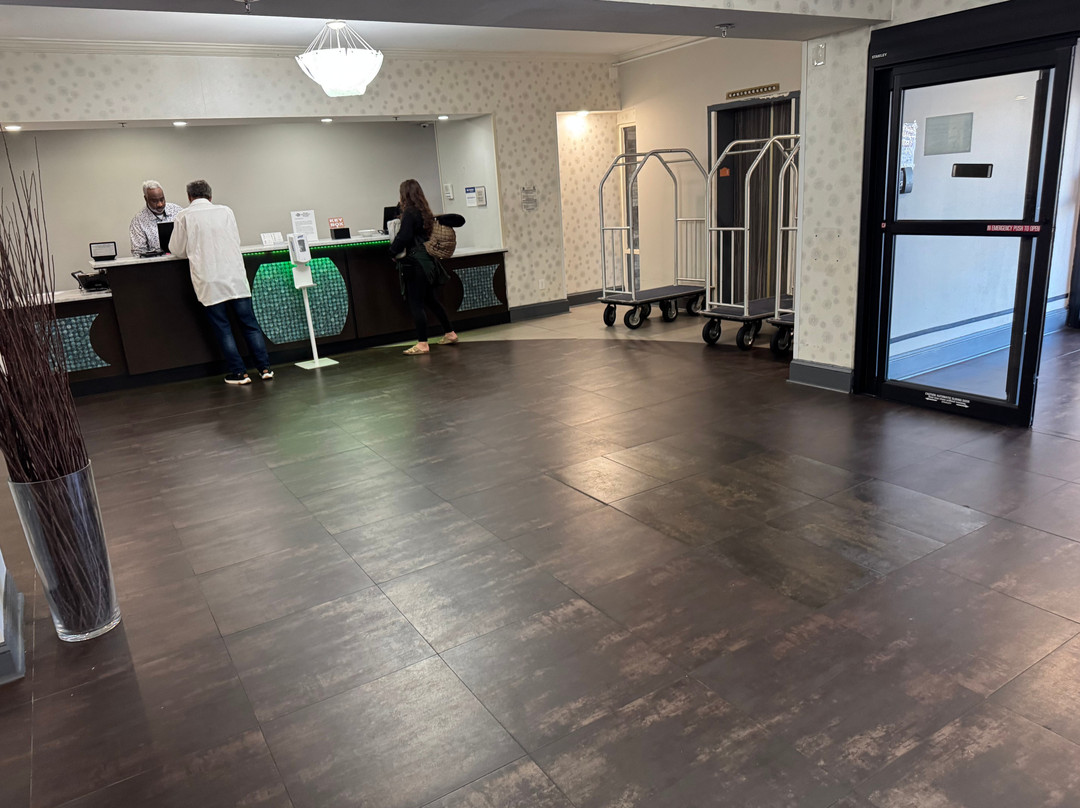 亚特兰大机场东贝斯特韦斯特优质酒店主图