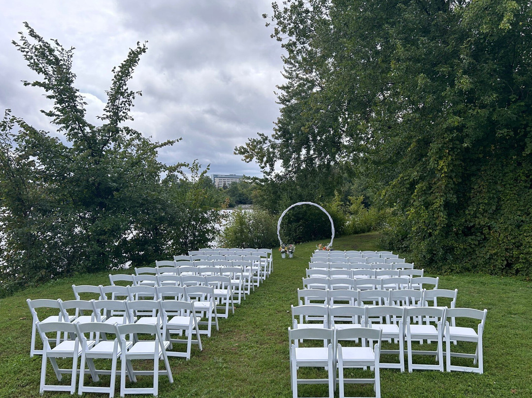 Le Saint-Eloi Cafe-Bistro