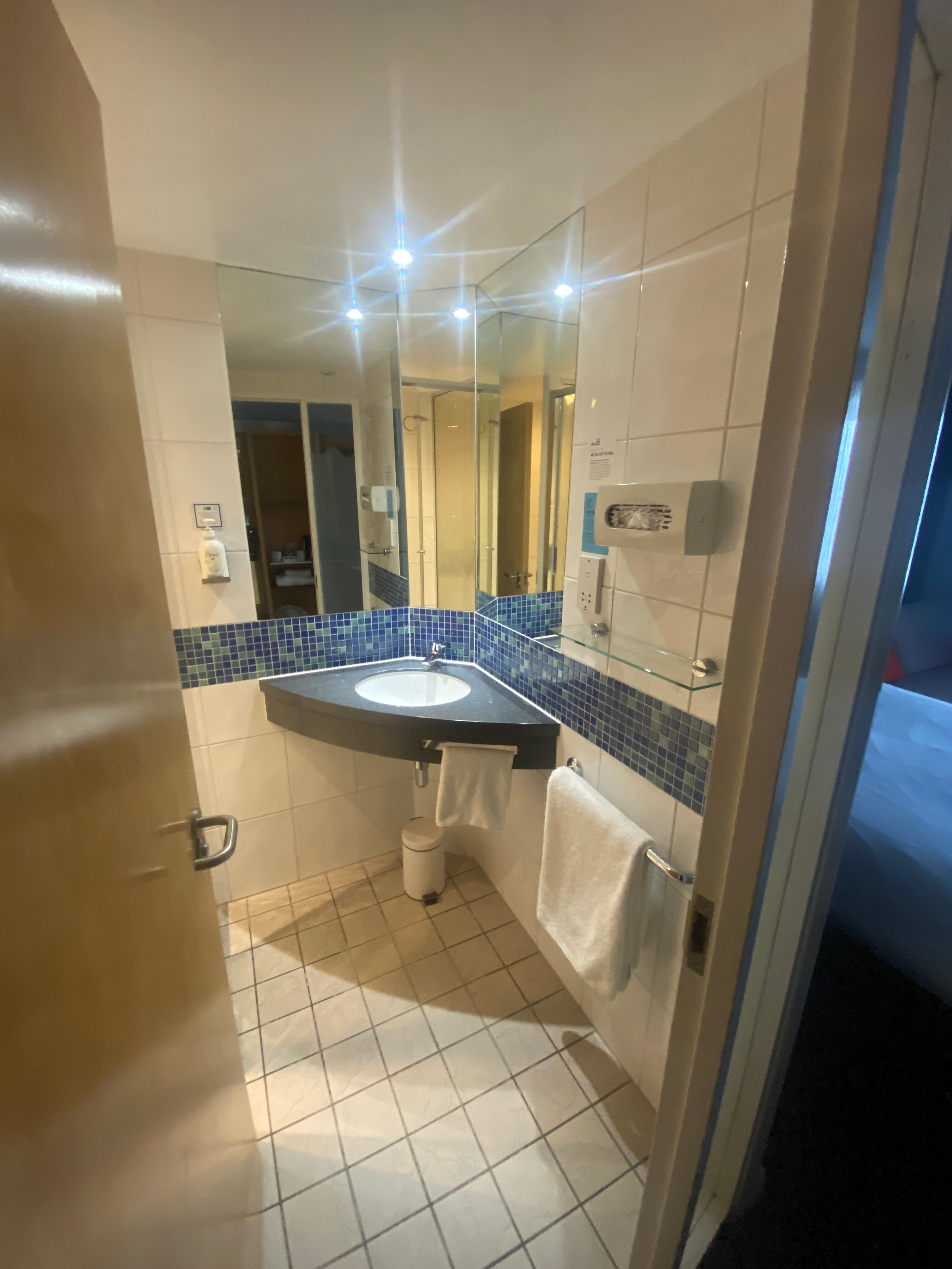 假日快捷剑桥酒店-浴室