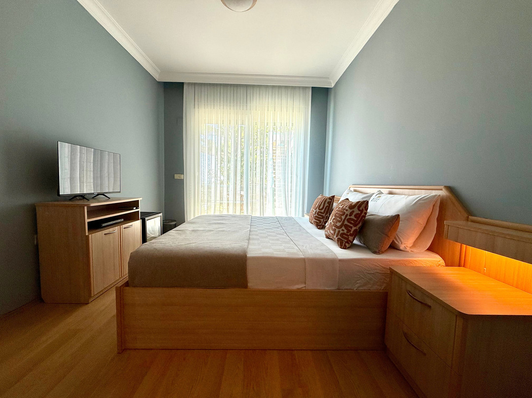 Miromara Hotel Pool Bar主图
