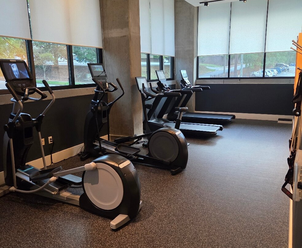 阿森斯大学区靛蓝酒店主图