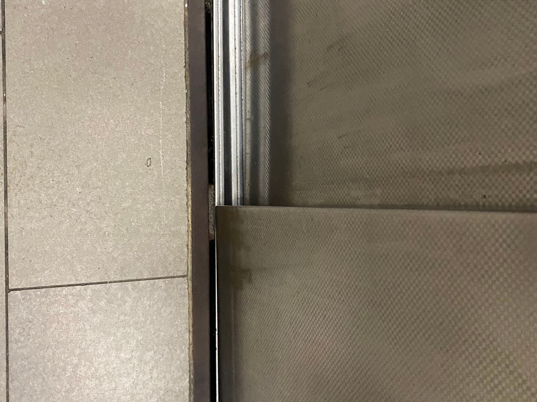 阿兰蓝光酒店主图