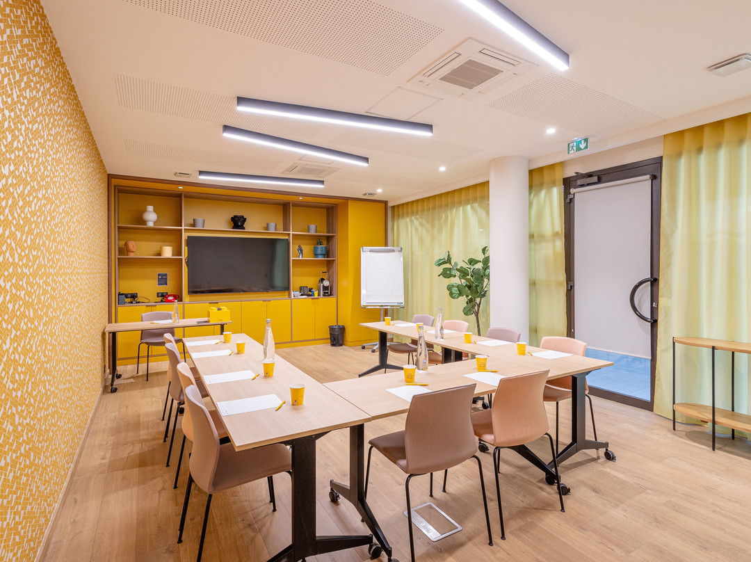 雷迪森布鲁埃克斯勒邦酒店主图