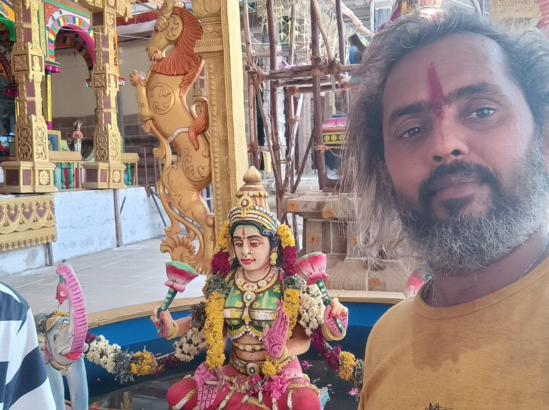 Thiruvalasuzhi Pillaiyar Kovil Shri Vellai Pillaiyar Kovil-昆巴可南必去景点