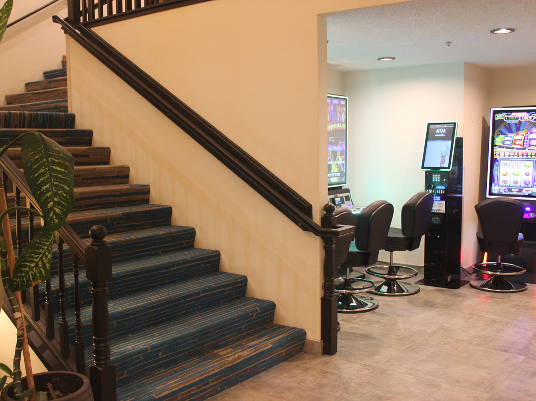 Alliance Hotel & Suites, a Howard Johnson by Wyndham主图