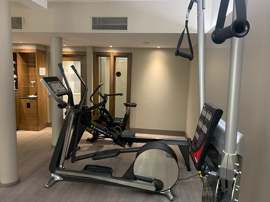 苏黎世施维泽霍夫酒店主图