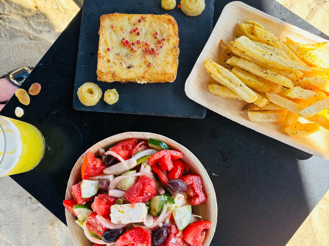 Athina Studios and Suites主图