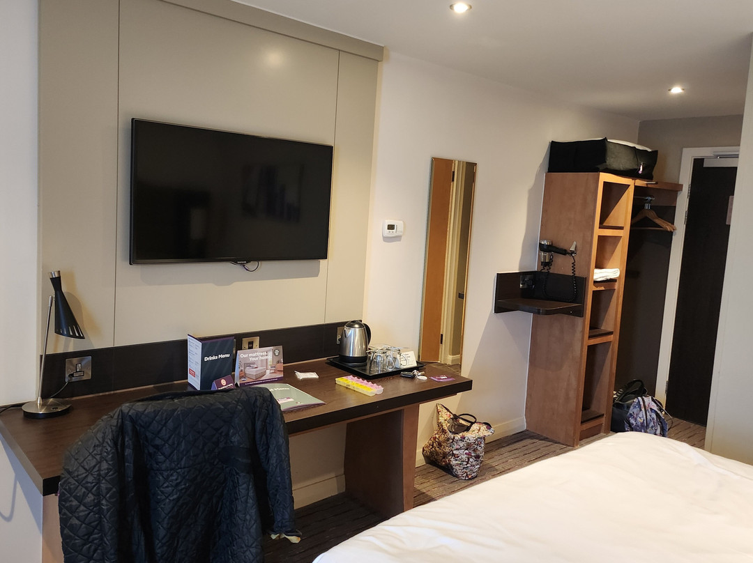 Premier Inn Cheltenham North West hotel