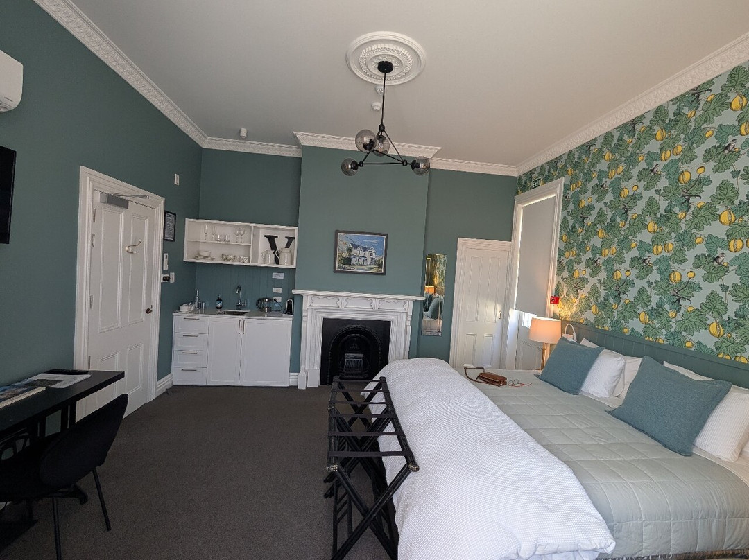 The Vicarage Geraldine主图