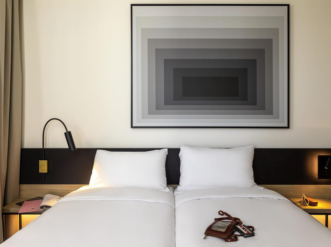 宜必思布鲁塞尔大拜哈尔登酒店主图