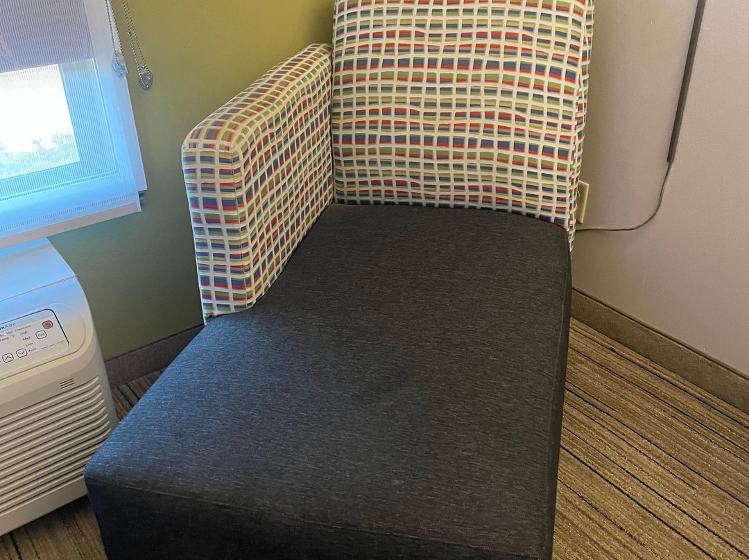 奥佩利卡奥本快捷假日&套房酒店主图