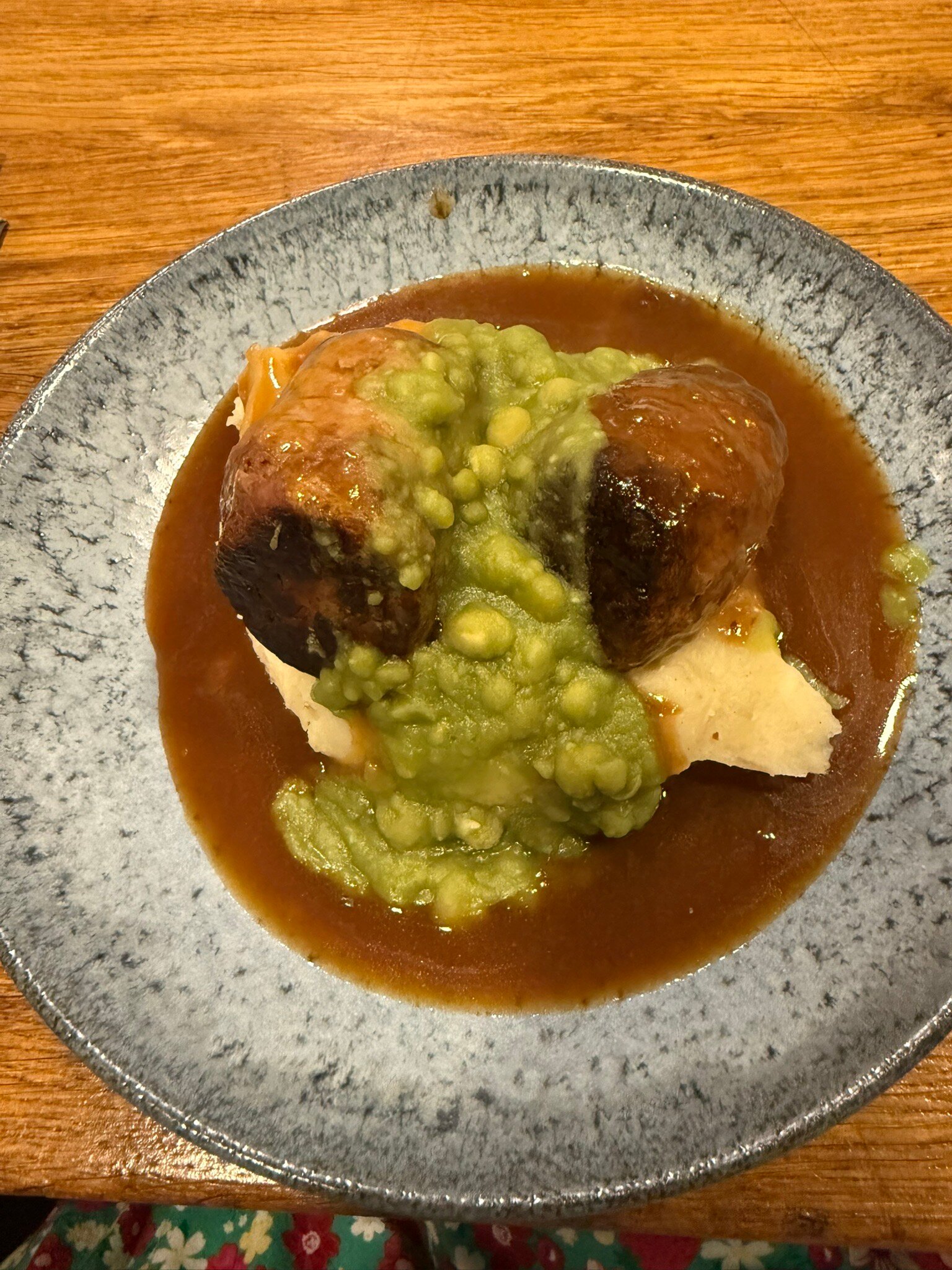 十字狐狸酒吧烧烤屋酒店-官方