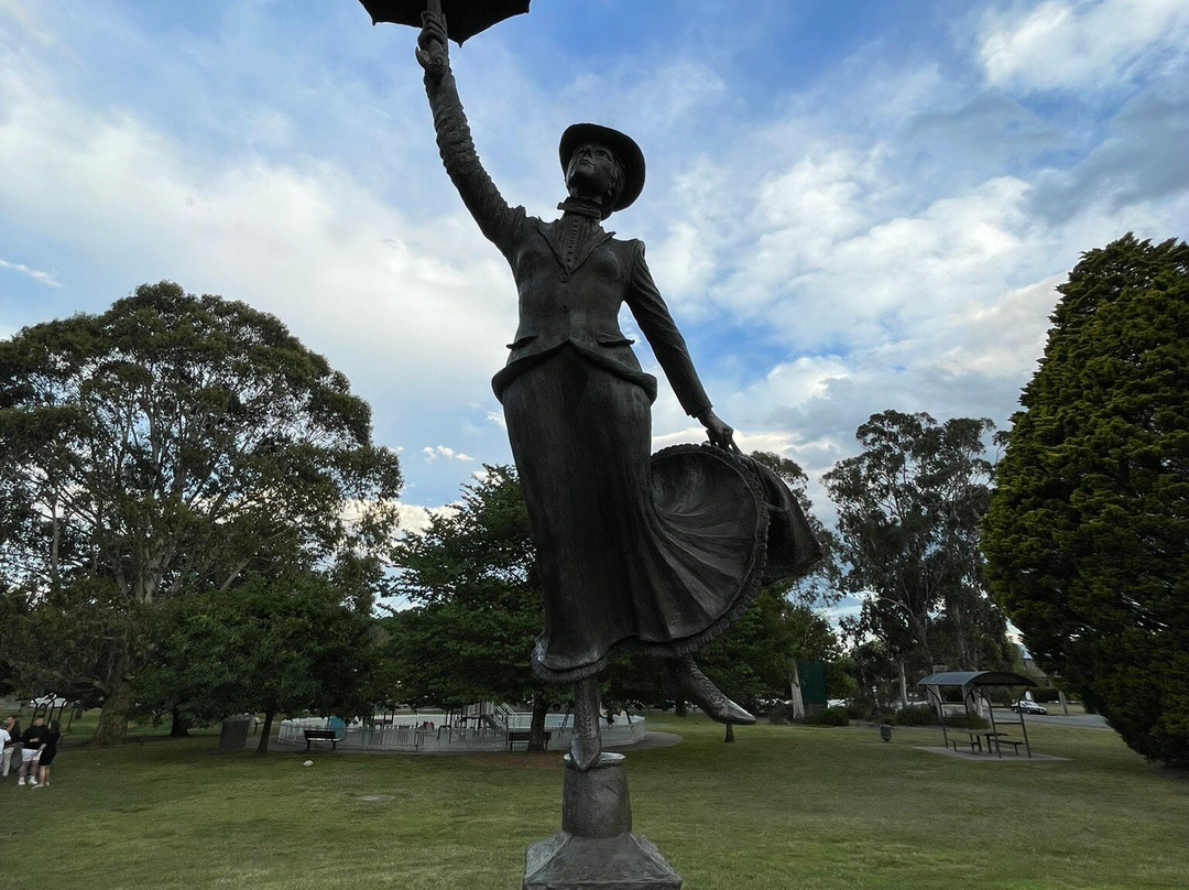 Mary Poppins Statue-鲍勒尔必去景点