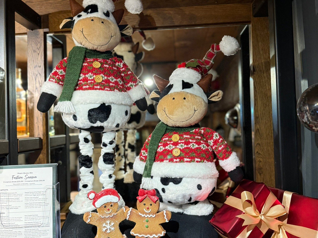 The Cow & Calf by Innkeeper's Collection主图