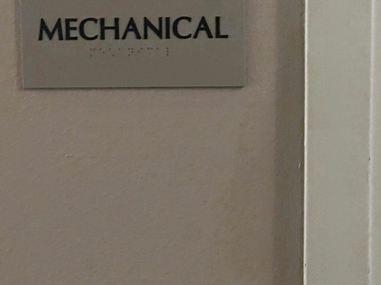 Chateau Saint Denis Hotel主图