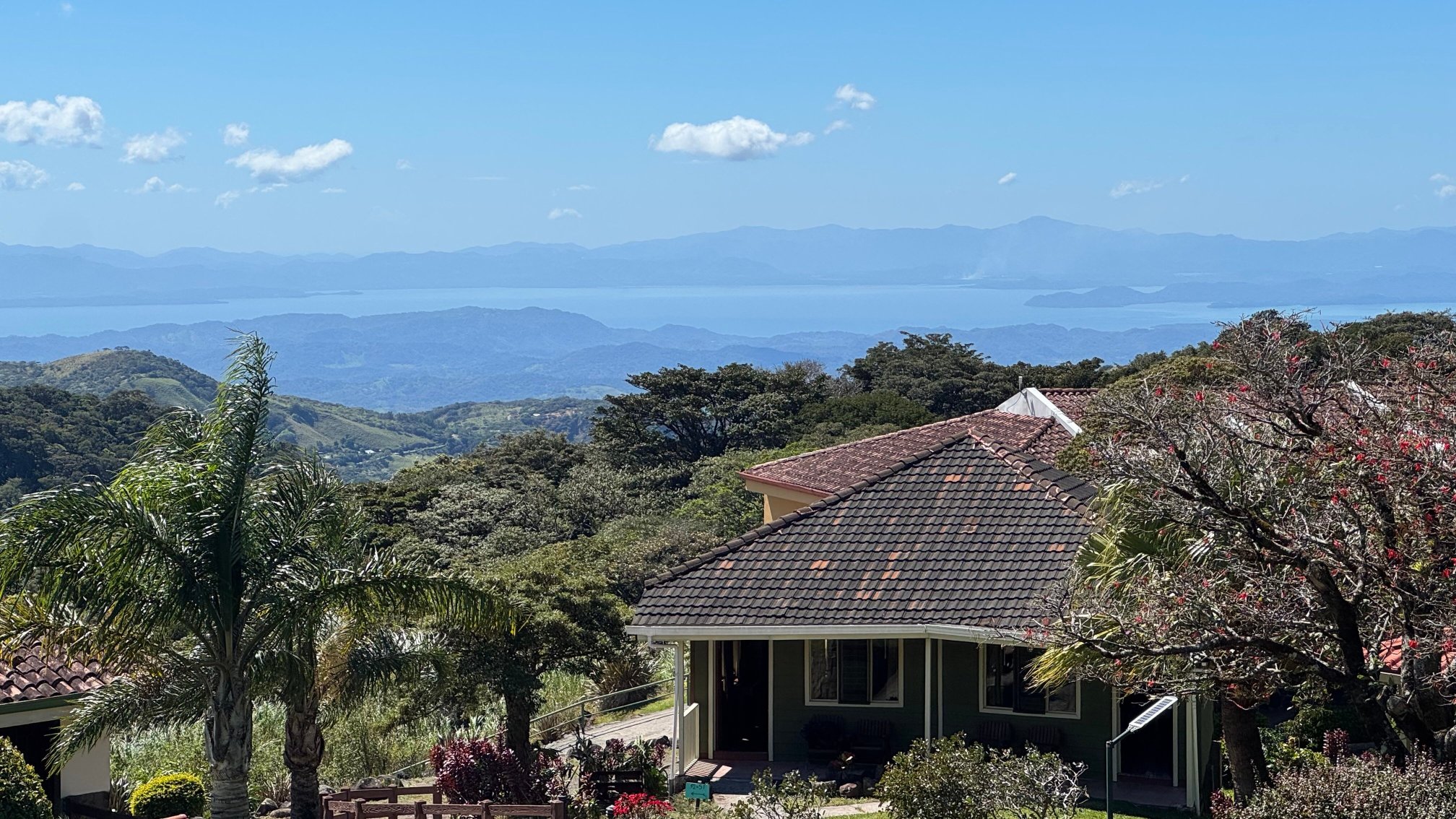 Hotel Montaña Monteverde-官方