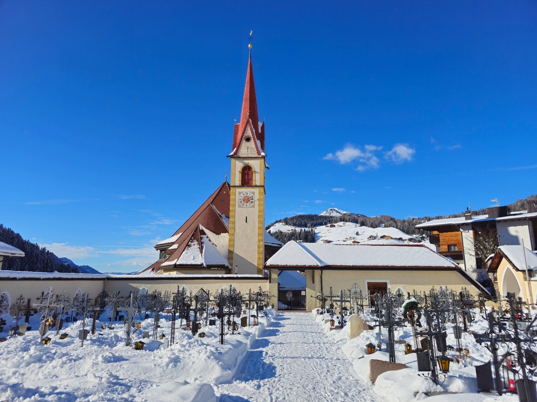 Chiesa Parrocchiale Santa Maria Assunta con Cimitero-塞尔瓦迪加尔代纳必去景点