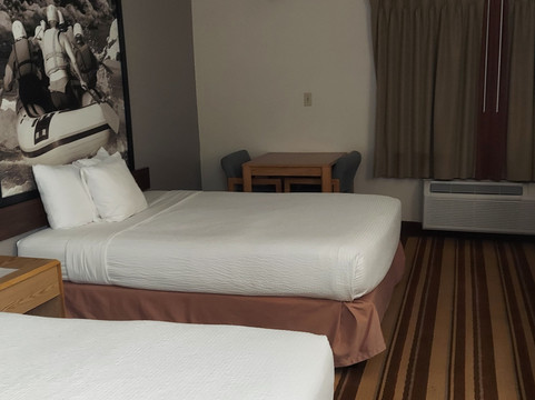 格林里弗速8酒店主图