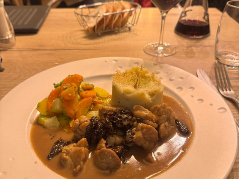 豪斯特里尔城堡酒店主图