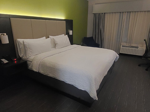 智选假日套房酒店皮尔兰主图