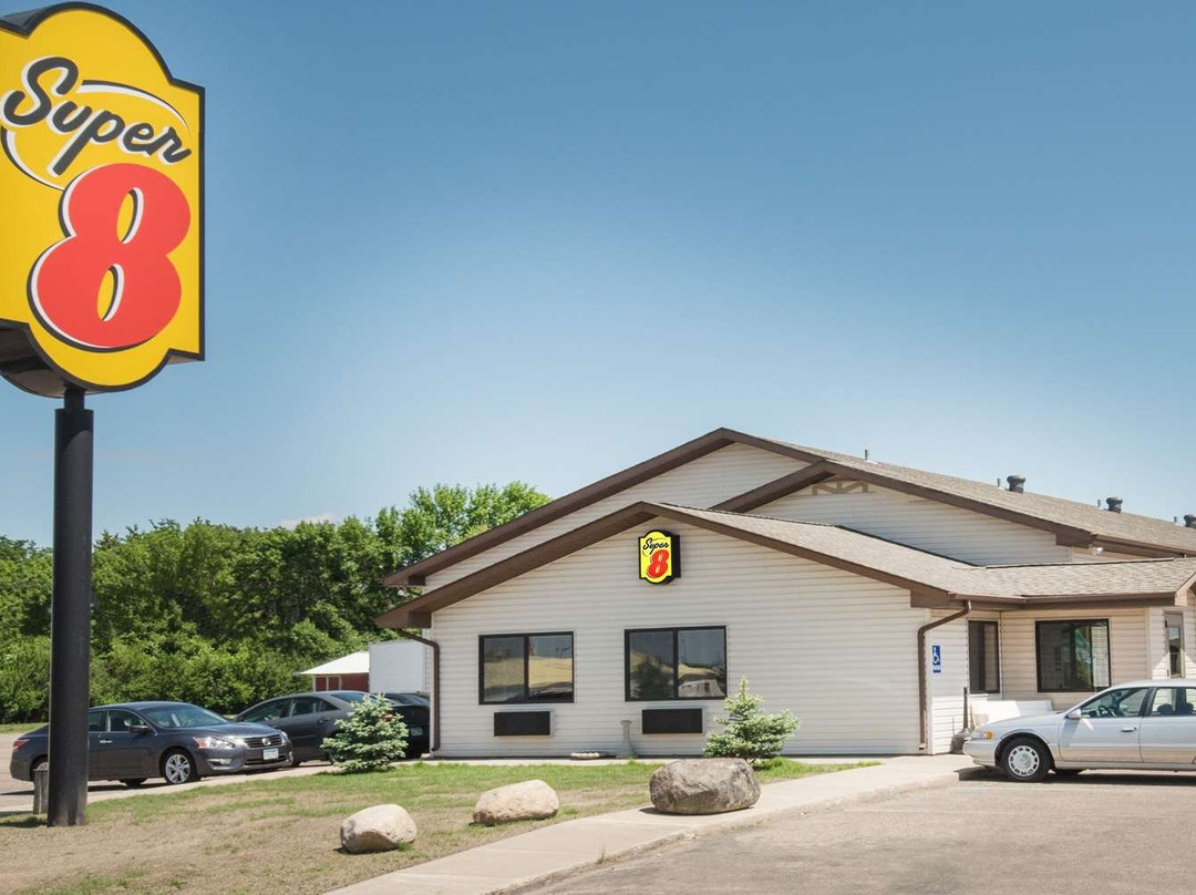 詹姆斯敦速8酒店主图