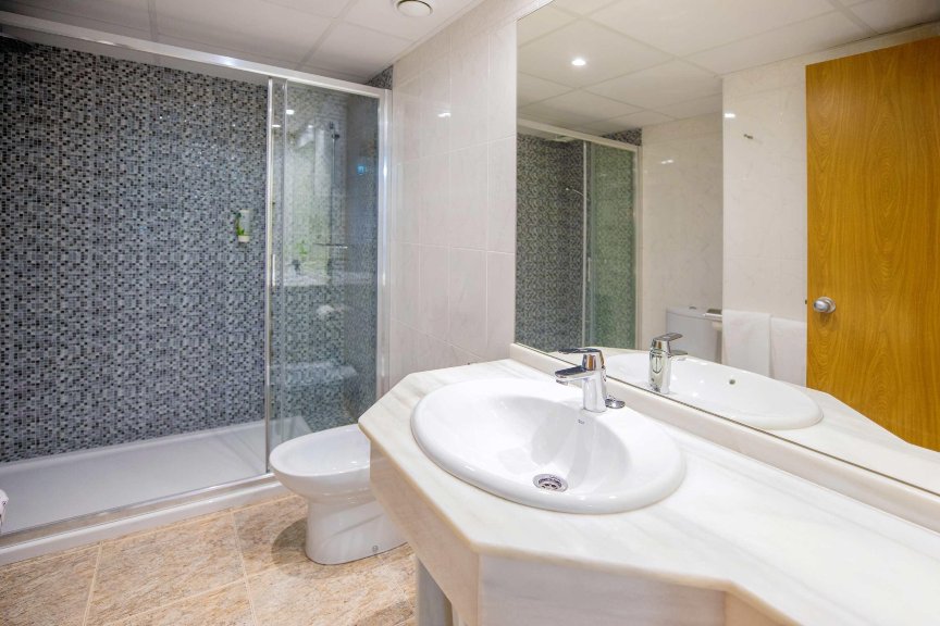 瑟维集团罗马纳酒店-浴室